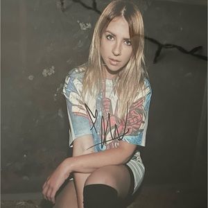 SIGNED ALISON WONDERLAND PHOTO